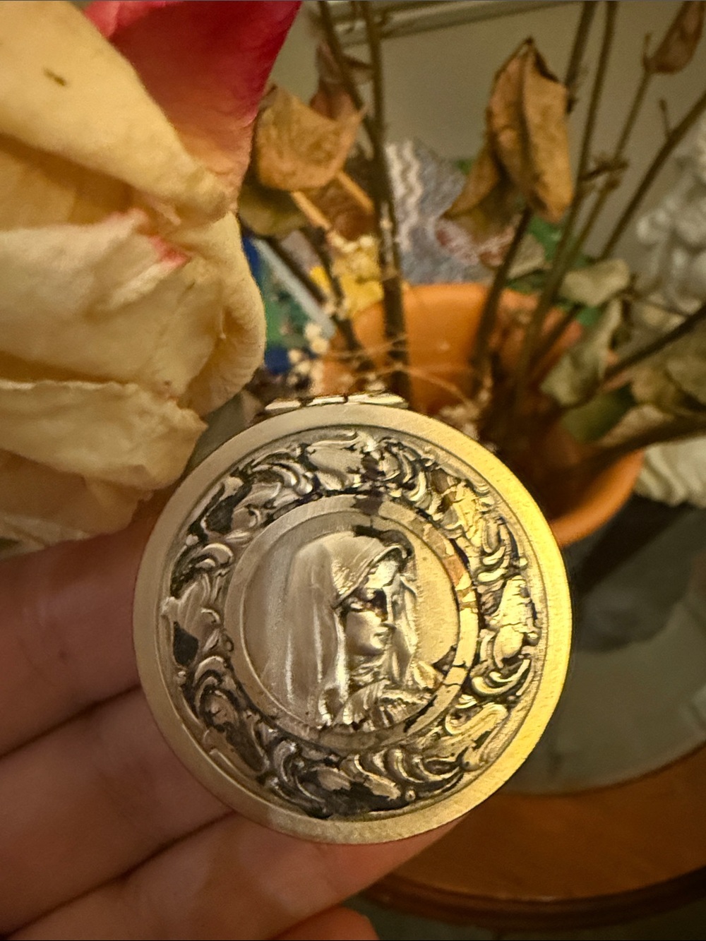 Vintage Gold Floral Relief Compact Mirror with Profile Medallion